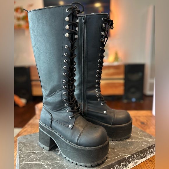 Demonia Ranger 302 - Picture 2 of 10